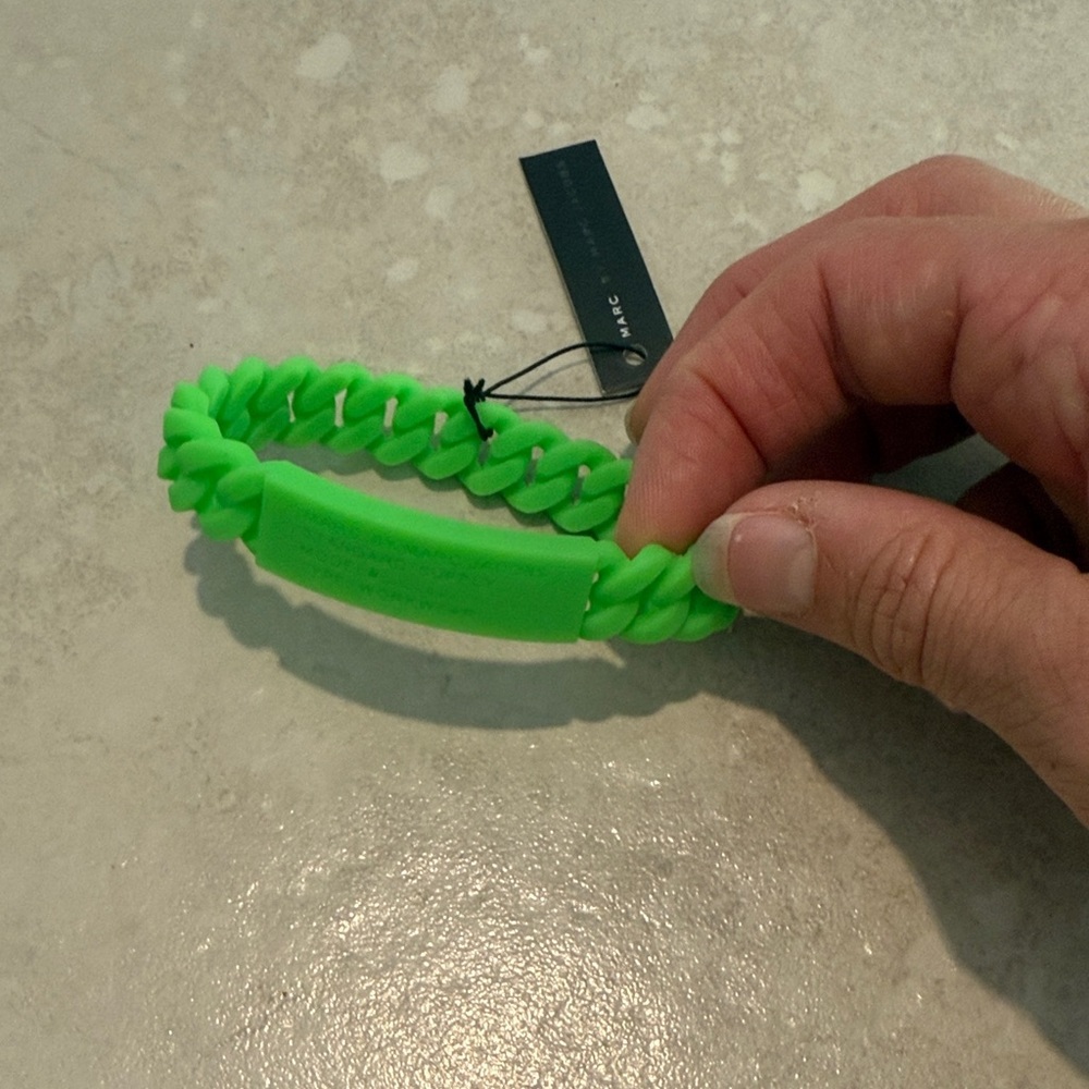 NWT!  Marc Jacobs Vibrant Green Twisted Bracelet - Picture 3 of 5